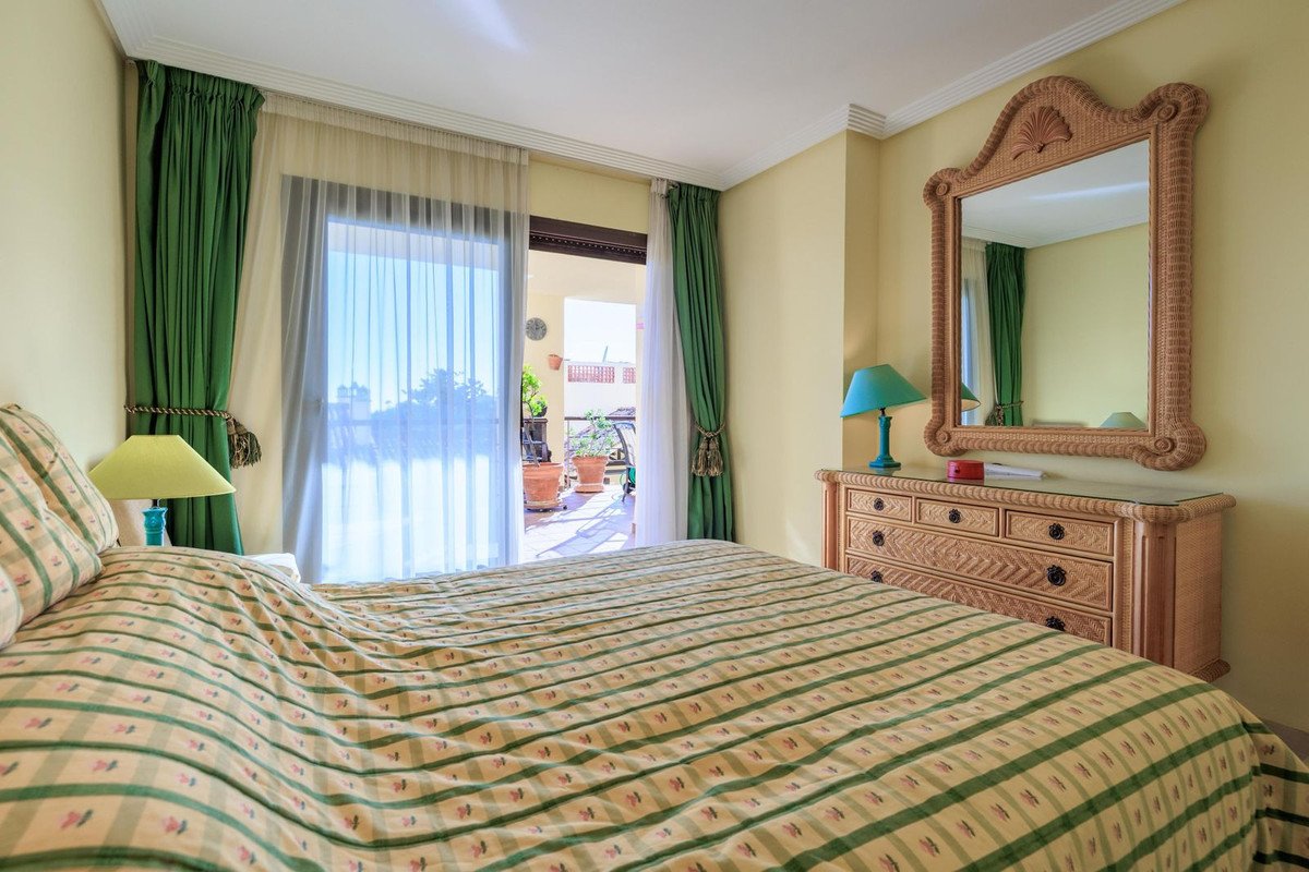 3 Bed Ground Floor Apartment in Benahavís