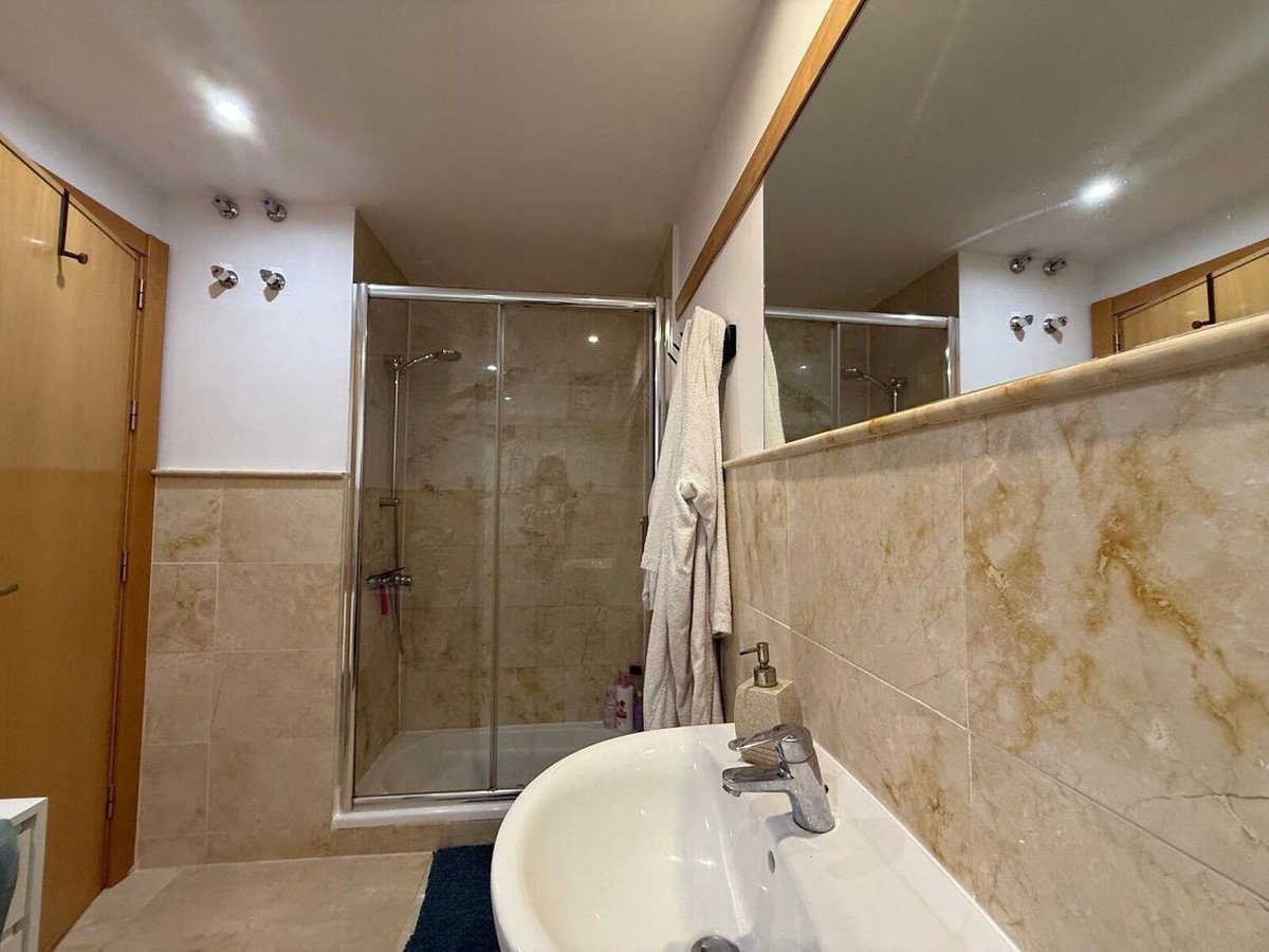 3 Bed Middle Floor Apartment in Altos de los Monteros