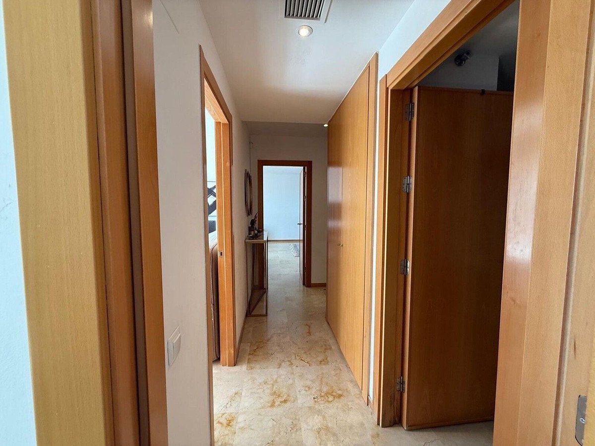3 Bed Middle Floor Apartment in Altos de los Monteros