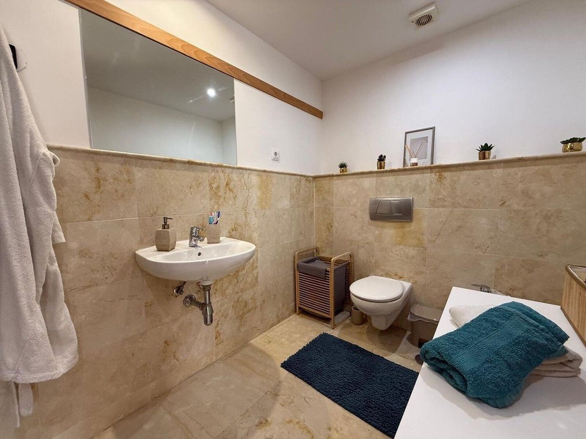 3 Bed Middle Floor Apartment in Altos de los Monteros