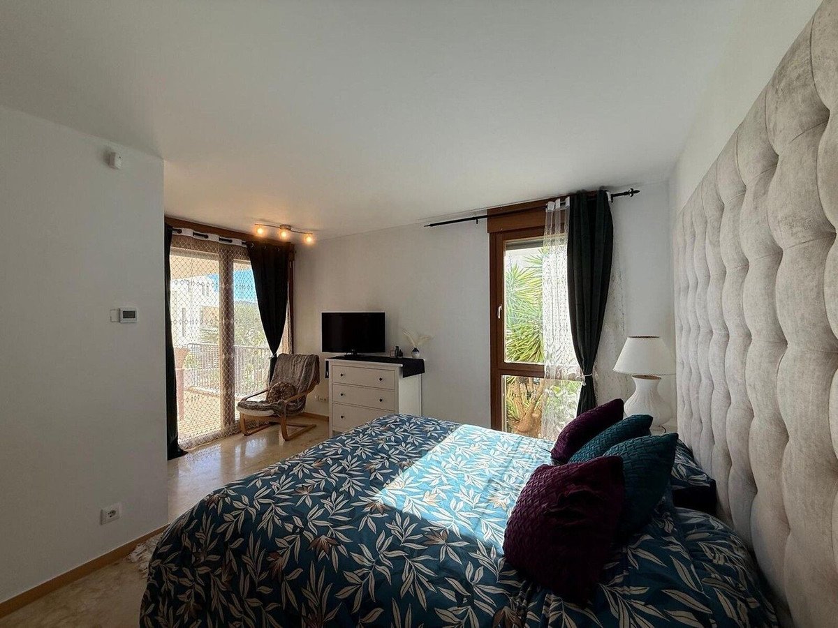 3 Bed Middle Floor Apartment in Altos de los Monteros