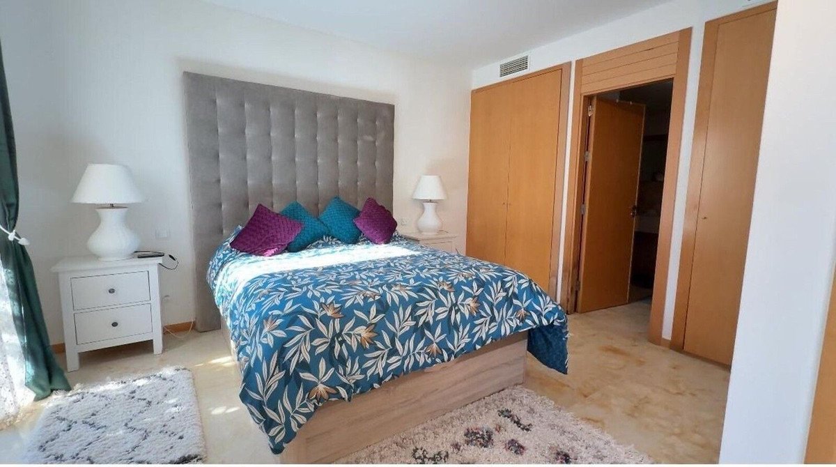 3 Bed Middle Floor Apartment in Altos de los Monteros