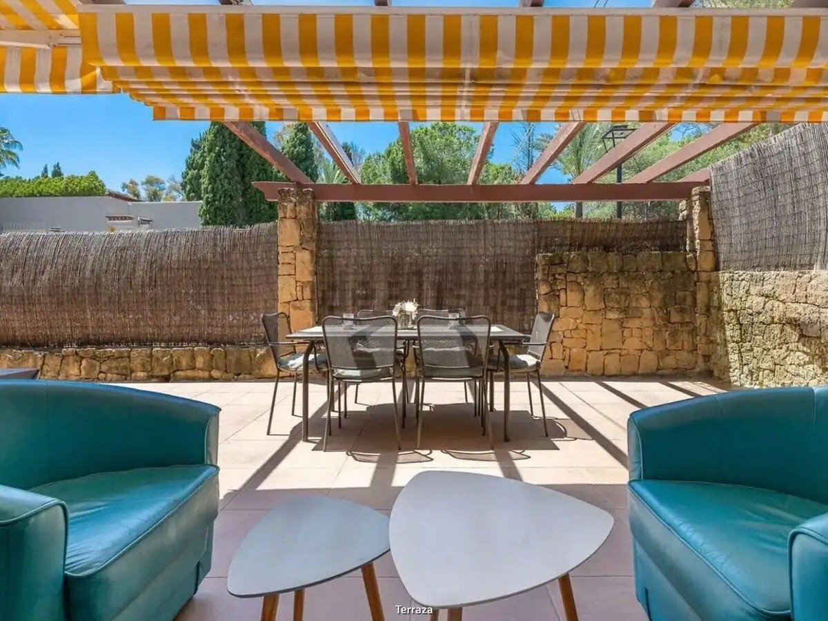 2 Bed Middle Floor Apartment in The Golden Mile