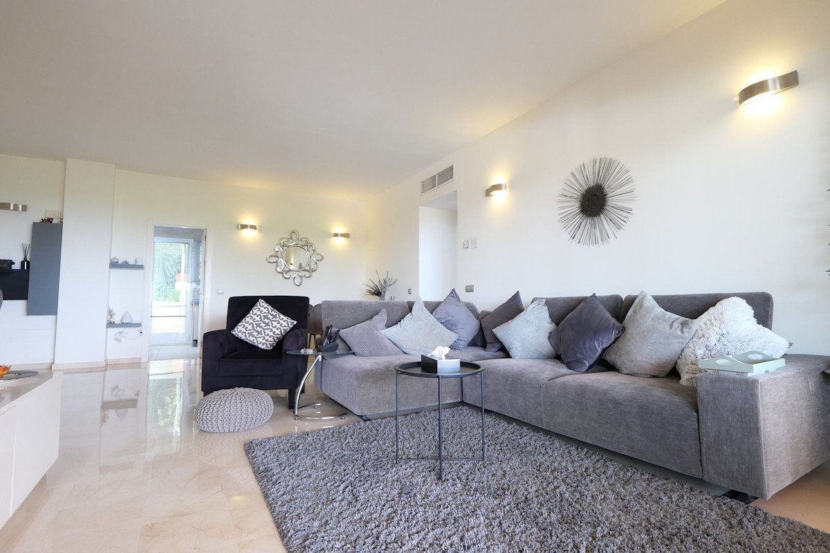 3 Bed Middle Floor Apartment in Cabopino