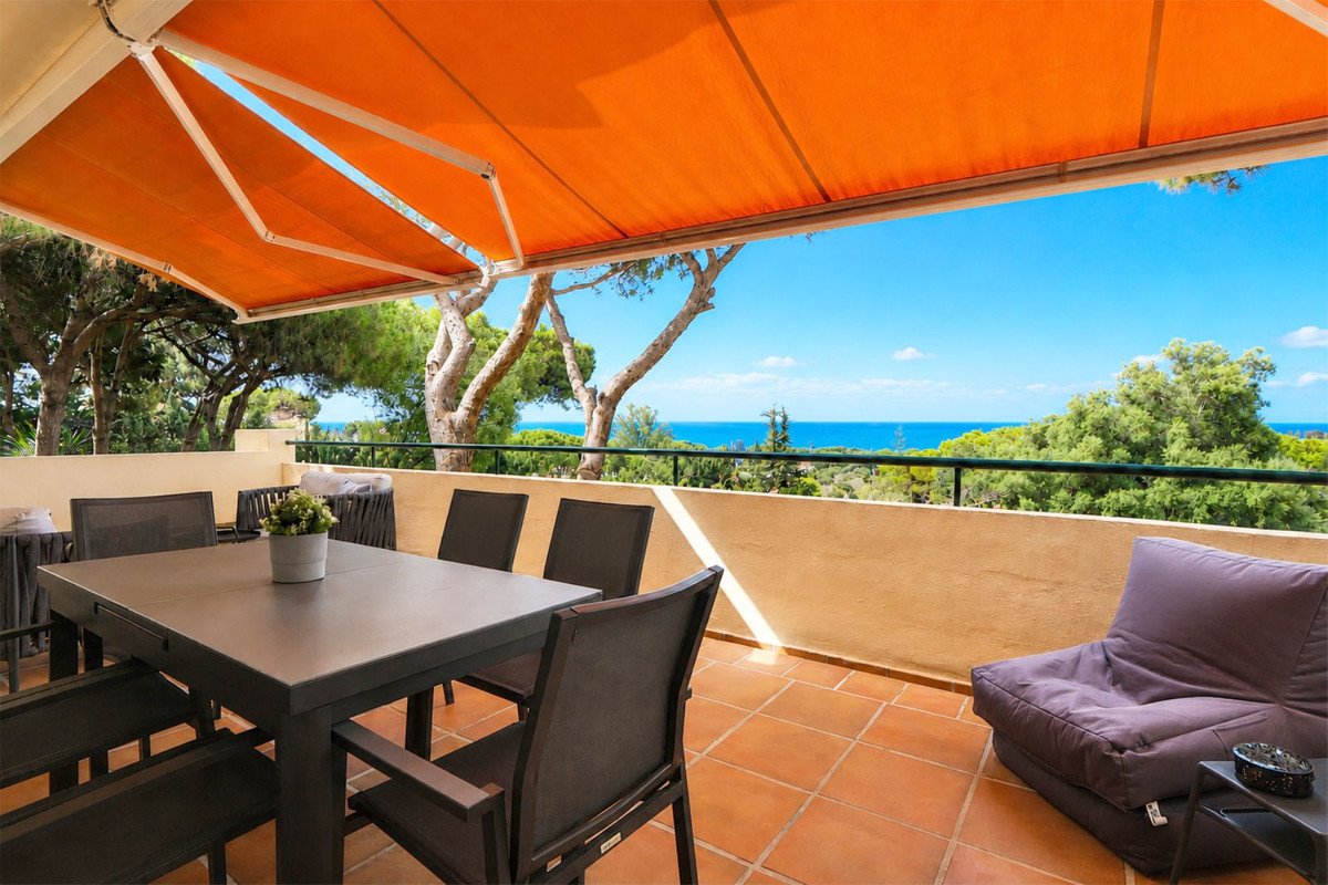 3 Bed Middle Floor Apartment in Cabopino