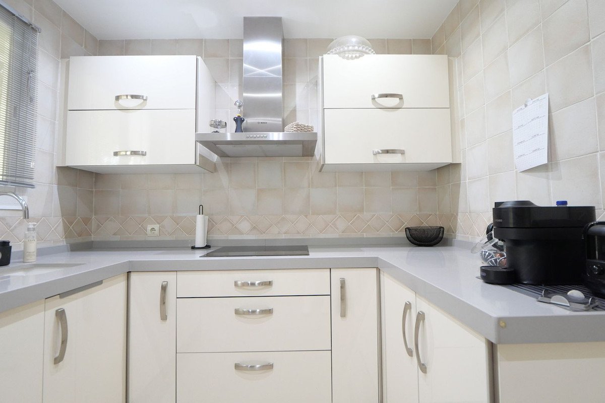 3 Bed Middle Floor Apartment in Cabopino