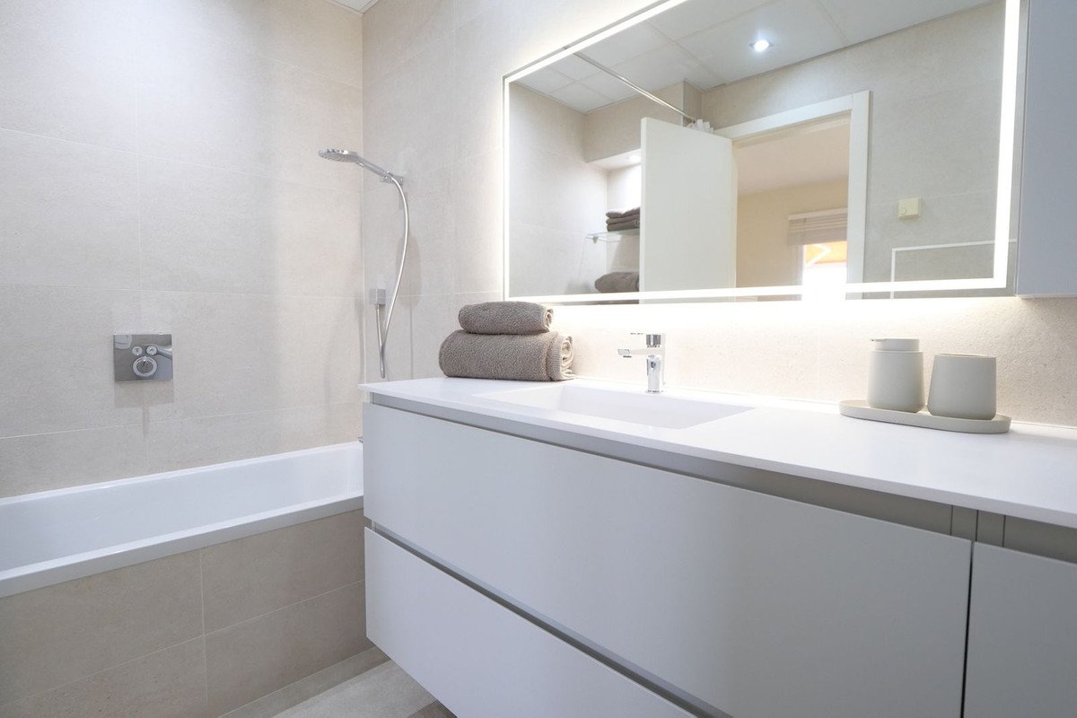 3 Bed Middle Floor Apartment in Cabopino