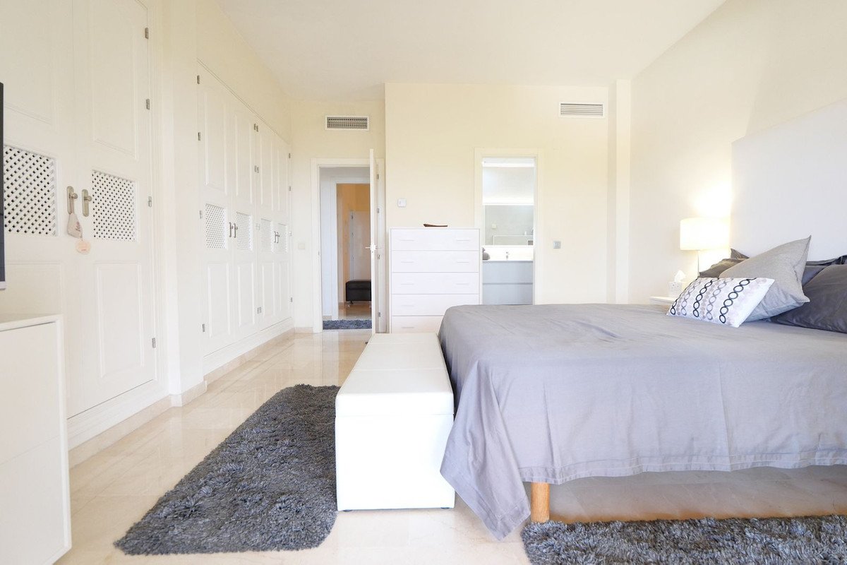 3 Bed Middle Floor Apartment in Cabopino