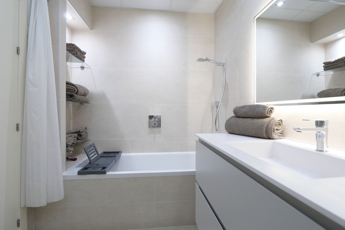 3 Bed Middle Floor Apartment in Cabopino