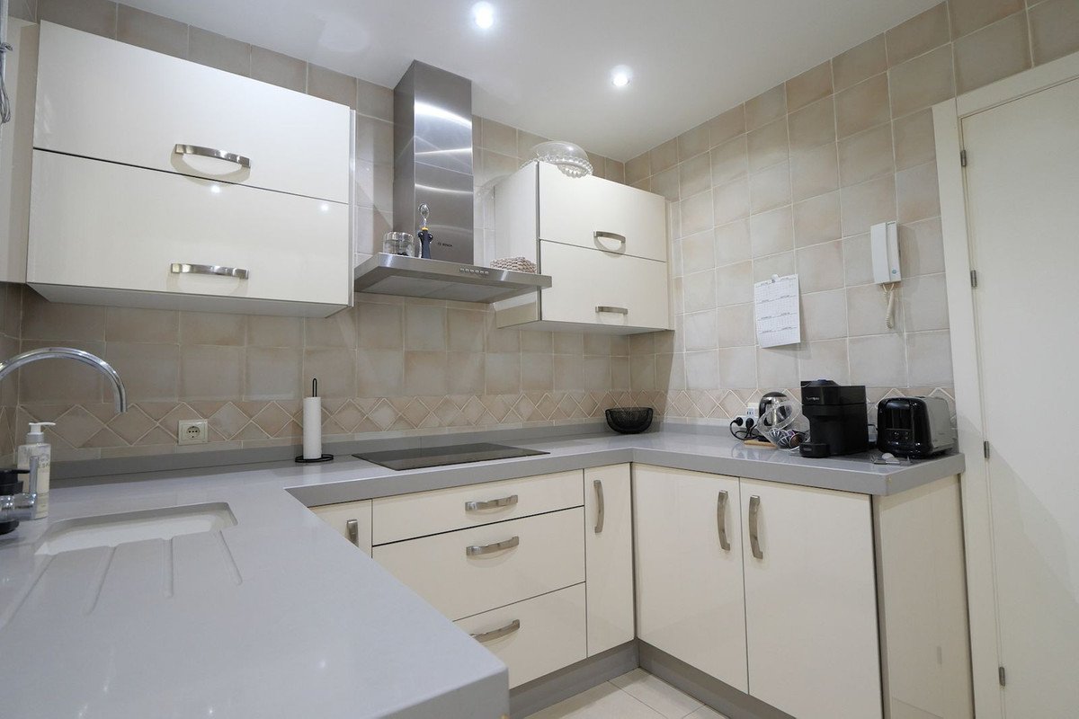 3 Bed Middle Floor Apartment in Cabopino