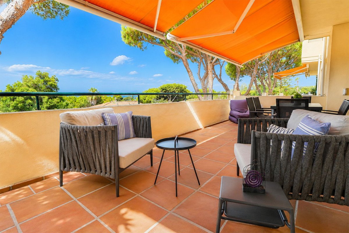 3 Bed Middle Floor Apartment in Cabopino