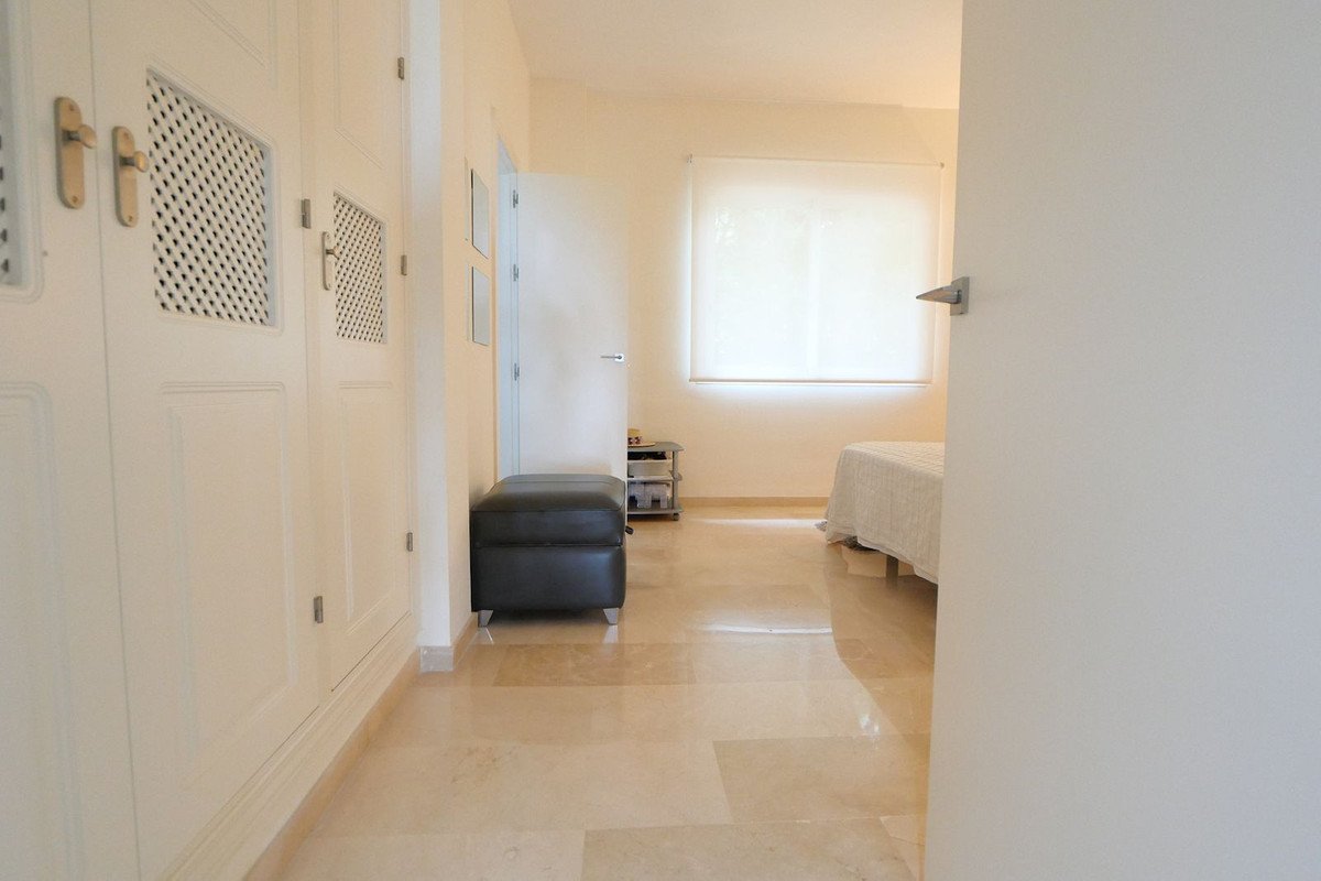 3 Bed Middle Floor Apartment in Cabopino