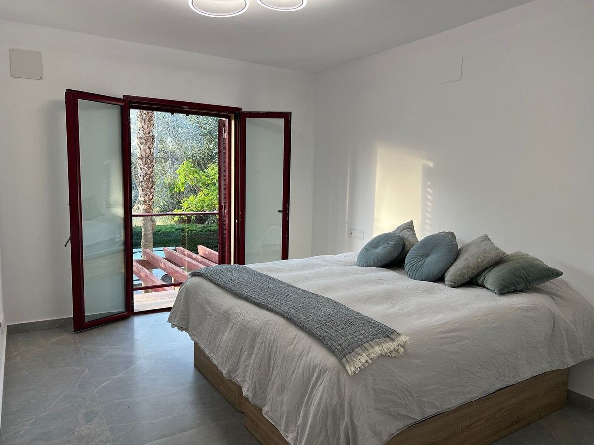 2 Bed Middle Floor Apartment in Sotogrande Marina