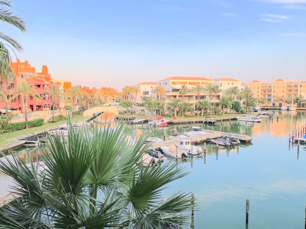 2 Bed Middle Floor Apartment in Sotogrande Marina
