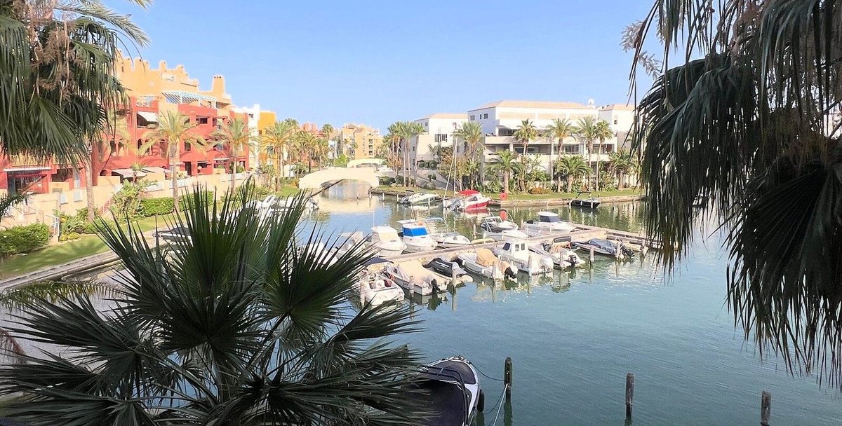 2 Bed Middle Floor Apartment in Sotogrande Marina