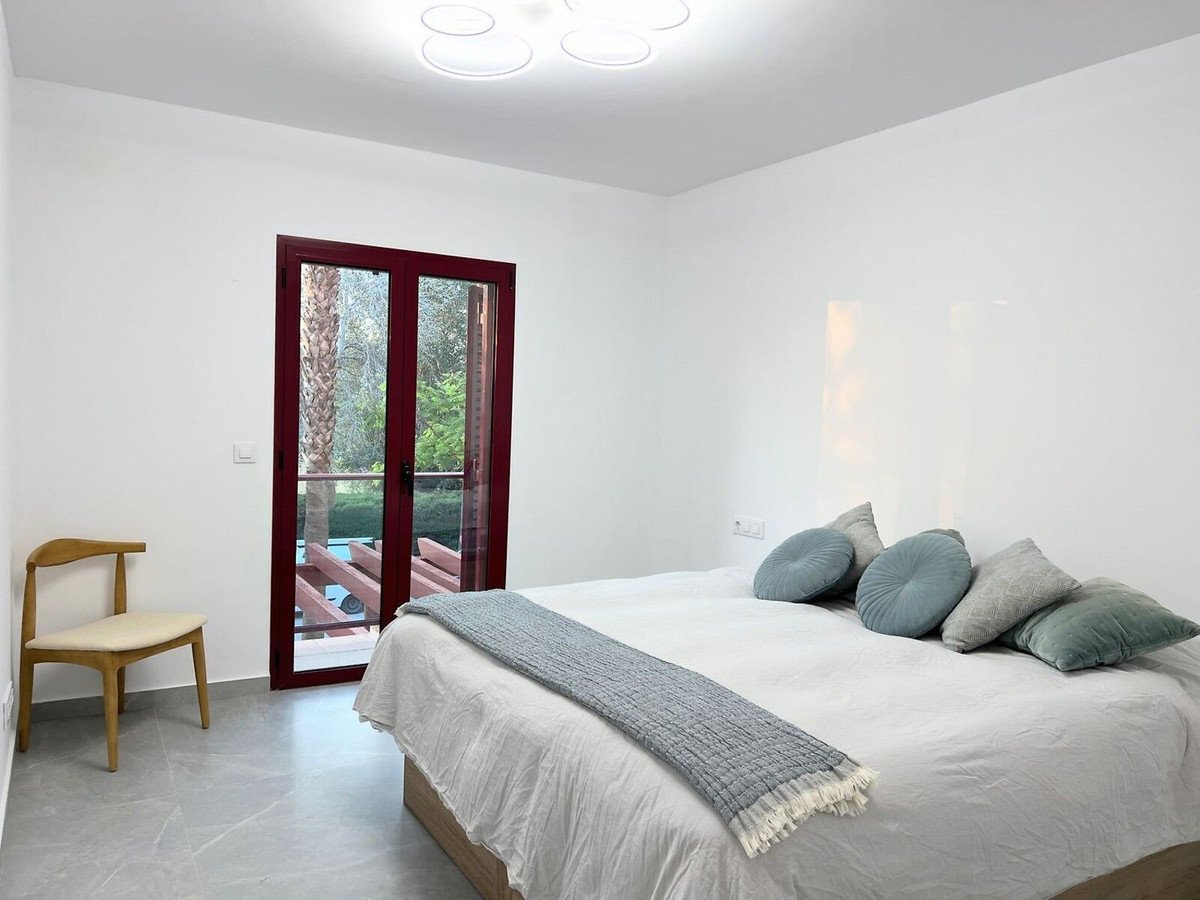 2 Bed Middle Floor Apartment in Sotogrande Marina