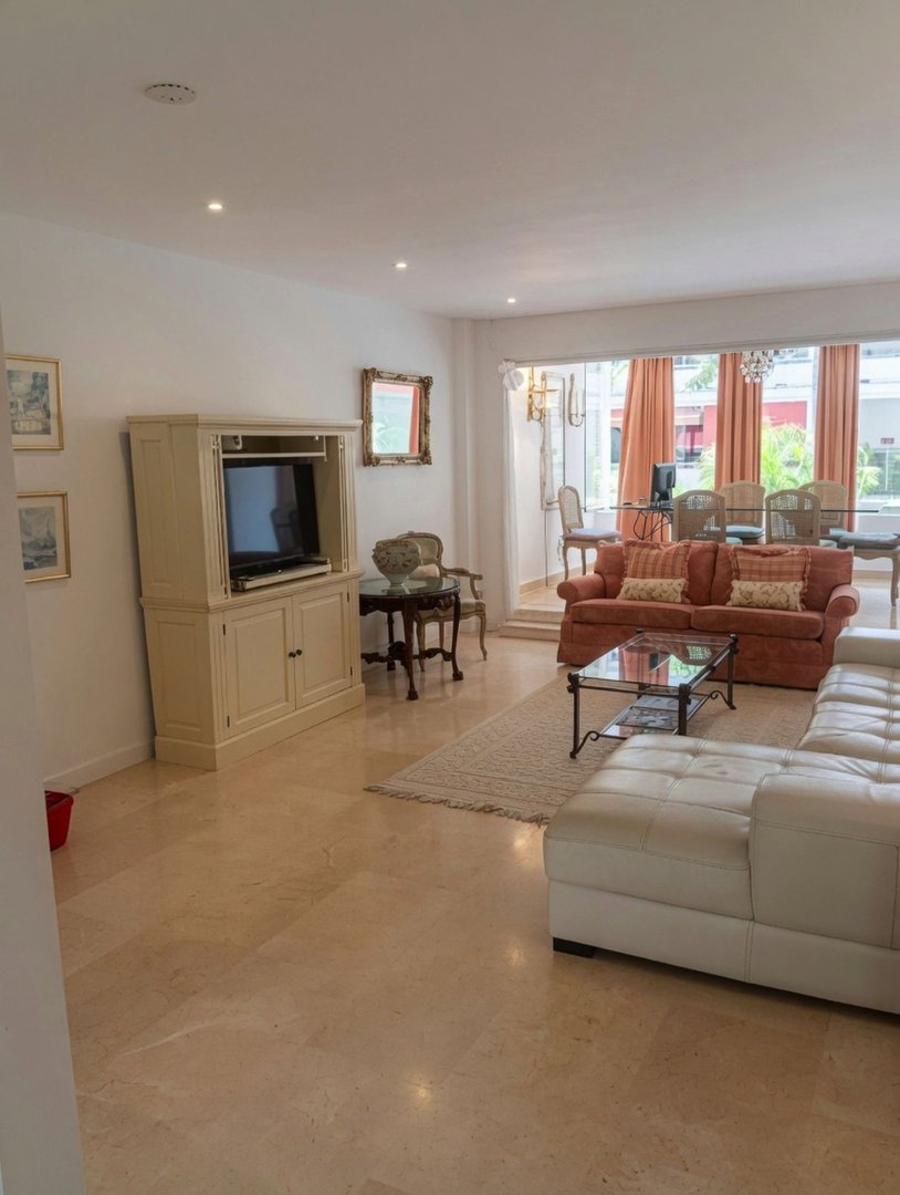 2 Bed Middle Floor Apartment in Marbella
