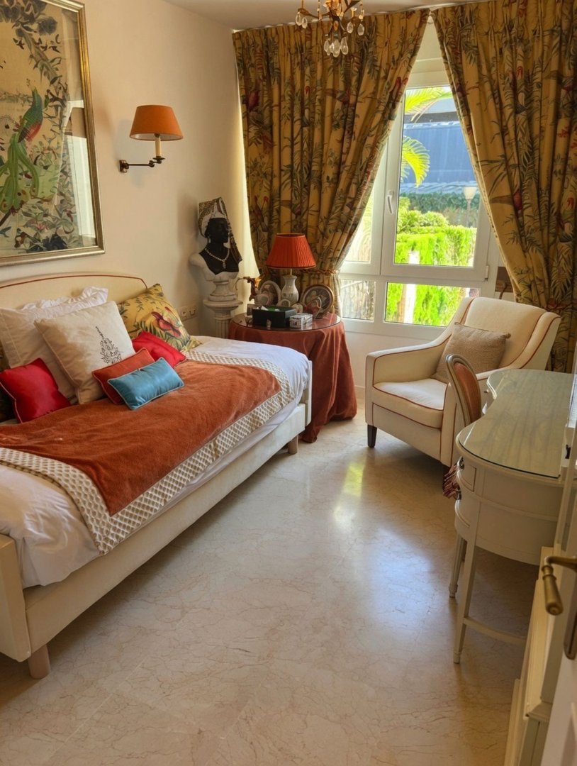 2 Bed Middle Floor Apartment in Marbella