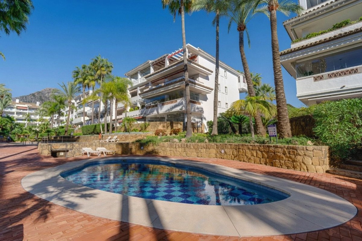 2 Bed Middle Floor Apartment in Marbella