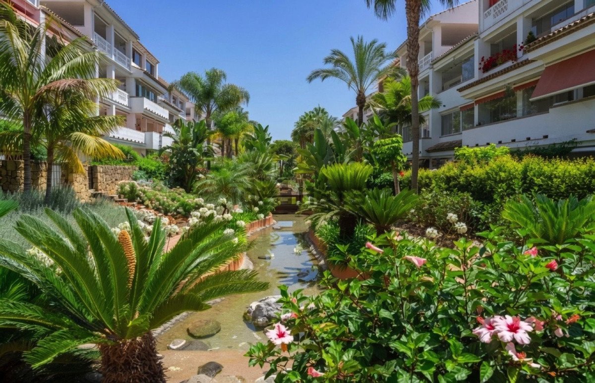 2 Bed Middle Floor Apartment in Marbella