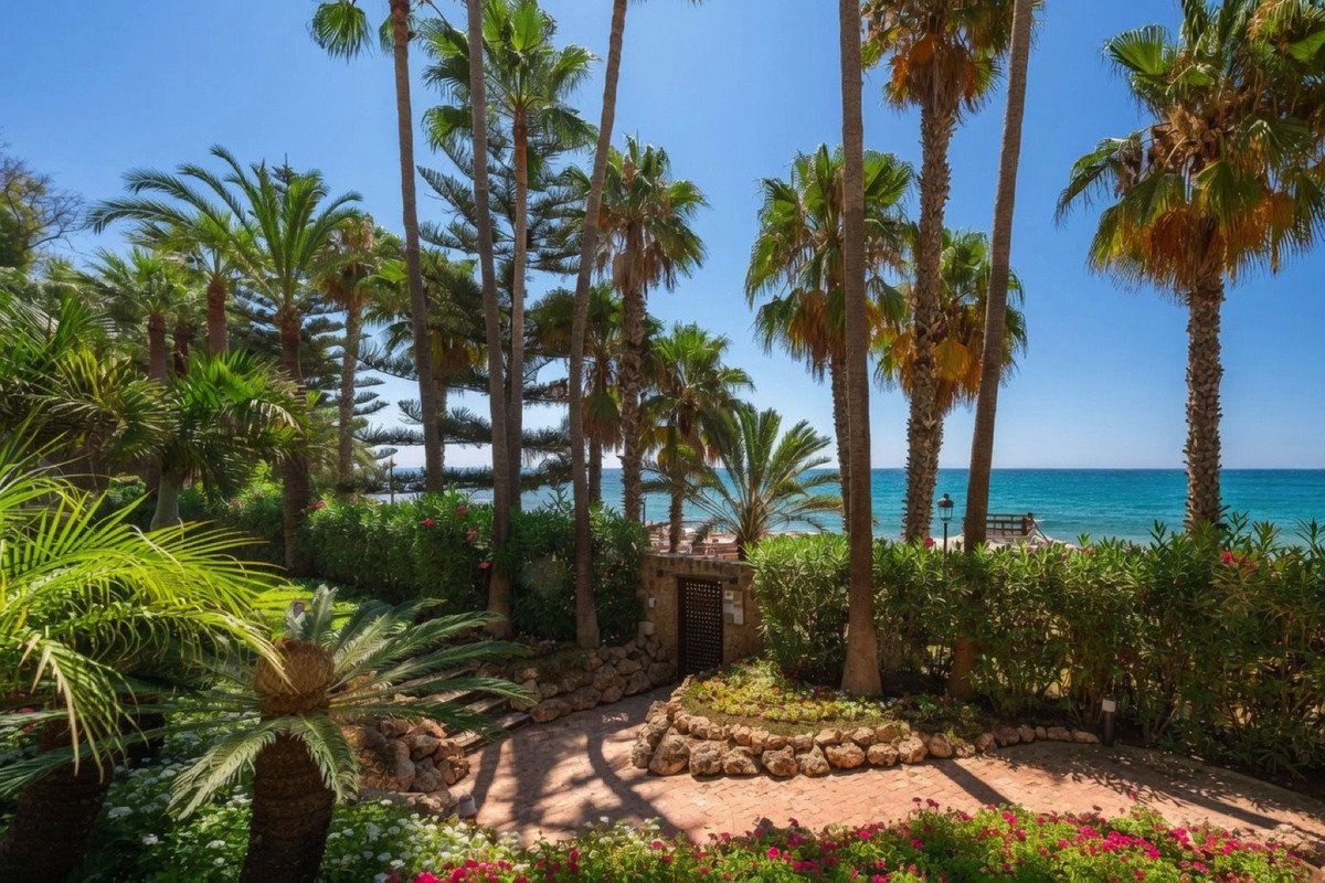 2 Bed Middle Floor Apartment in Marbella
