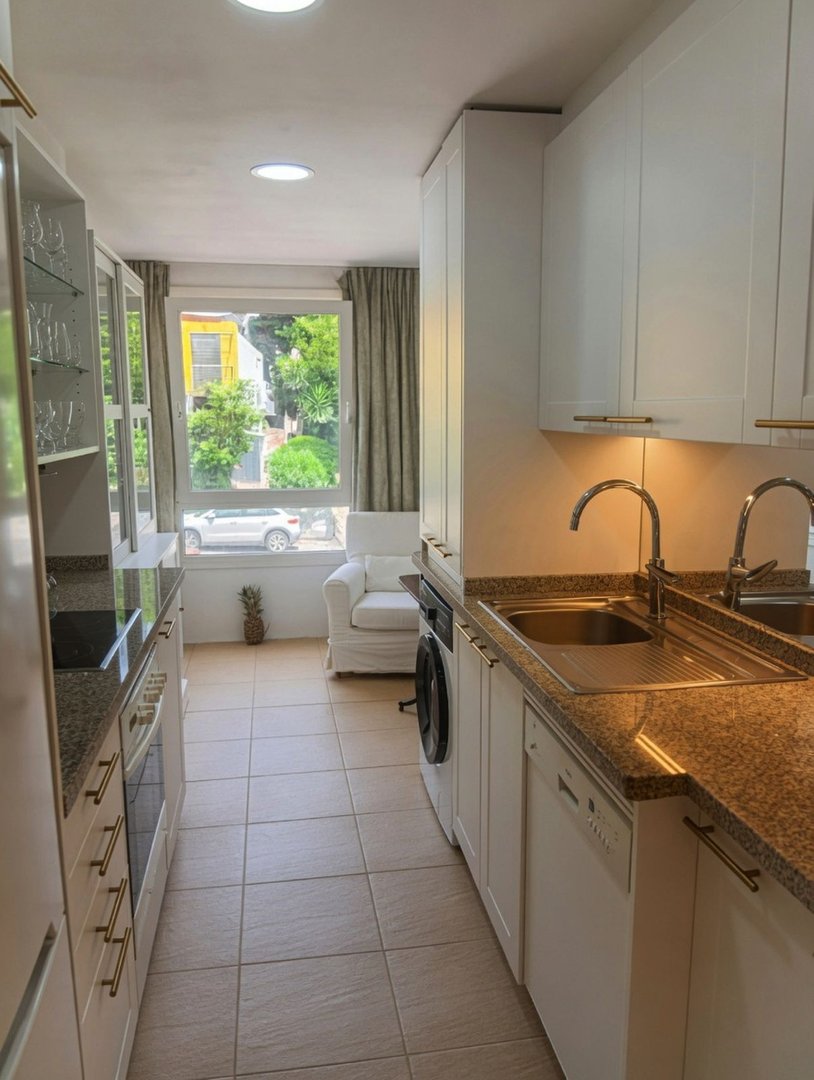 2 Bed Middle Floor Apartment in Marbella