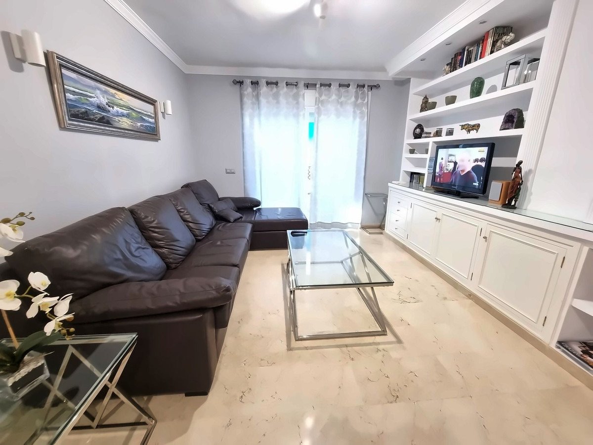 2 Bed Middle Floor Apartment in Puerto Banús