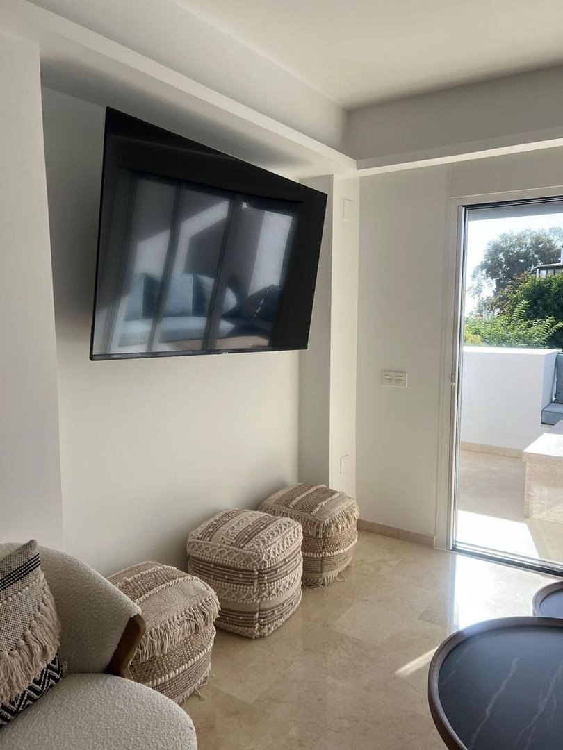 2 Bed Middle Floor Apartment in Puerto Banús