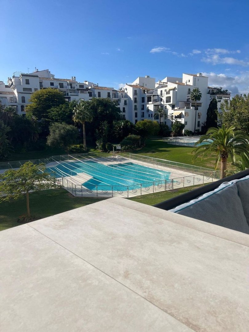 2 Bed Middle Floor Apartment in Puerto Banús