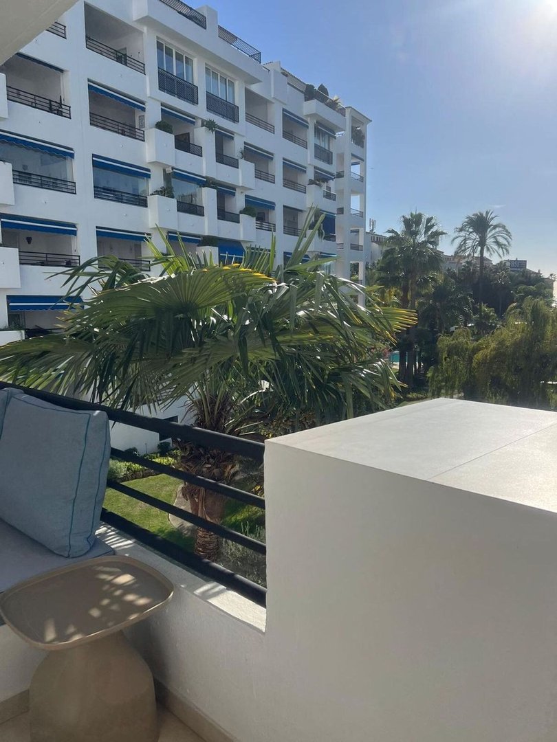 2 Bed Middle Floor Apartment in Puerto Banús