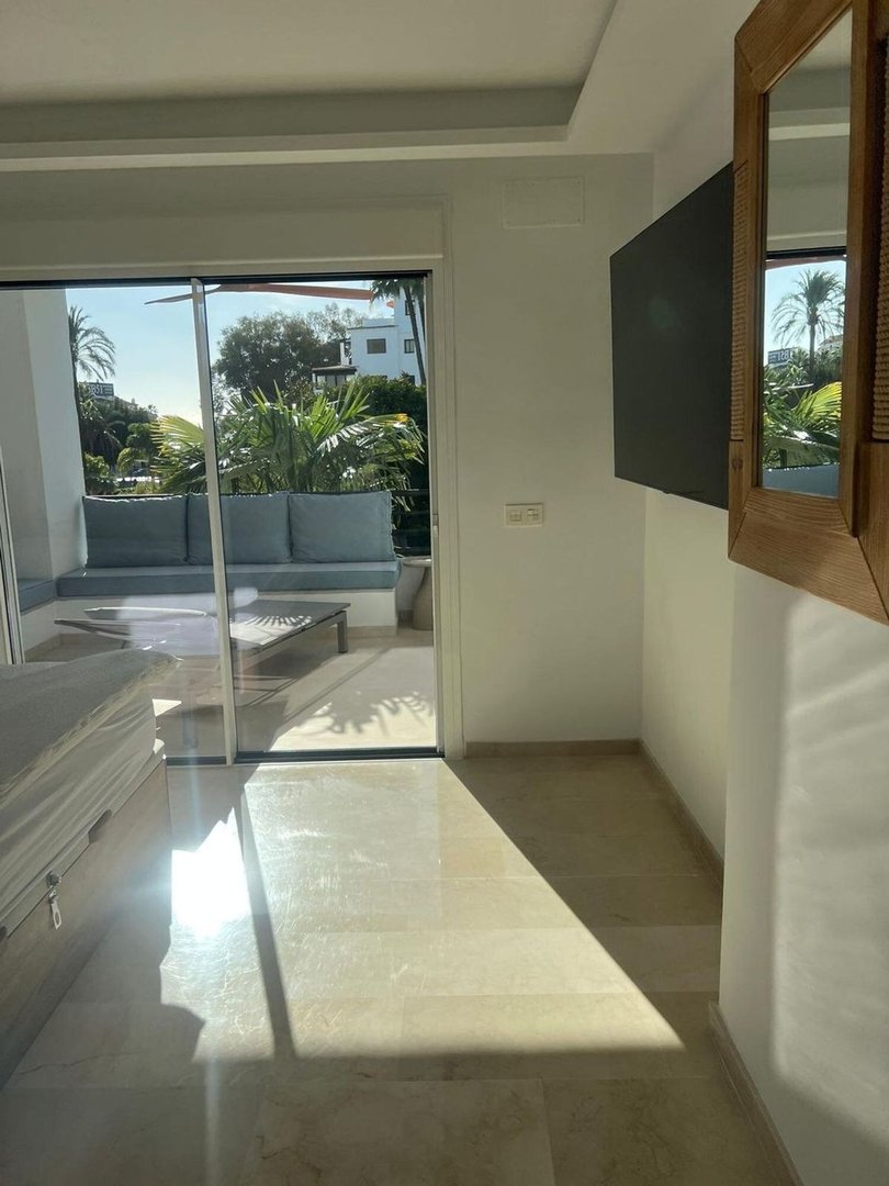 2 Bed Middle Floor Apartment in Puerto Banús