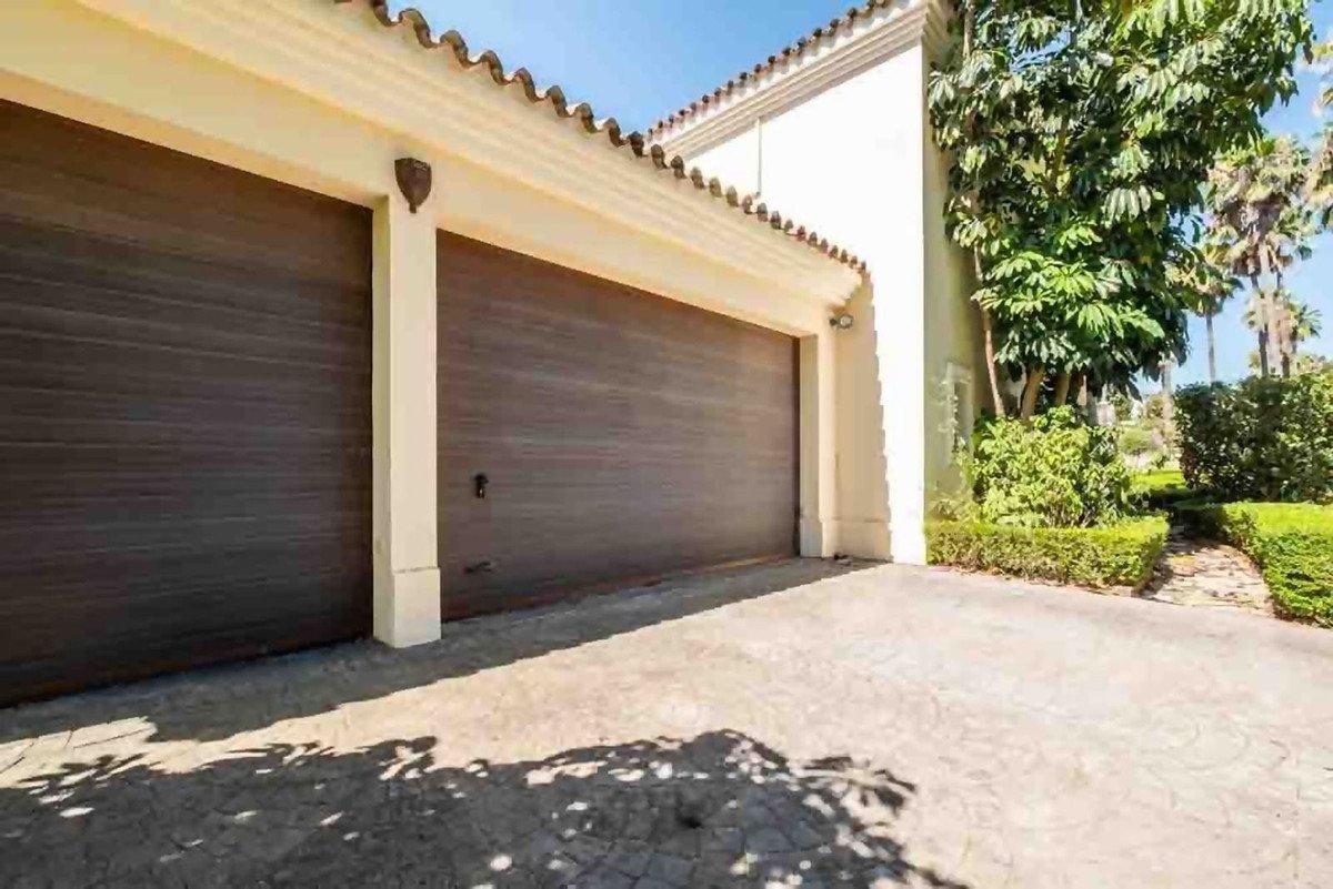 6 Bed Detached Villa in Sotogrande Alto