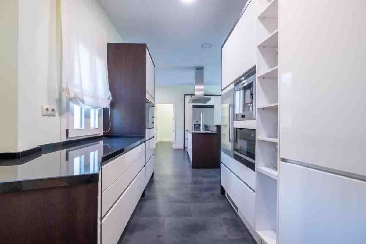 6 Bed Detached Villa in Sotogrande Alto