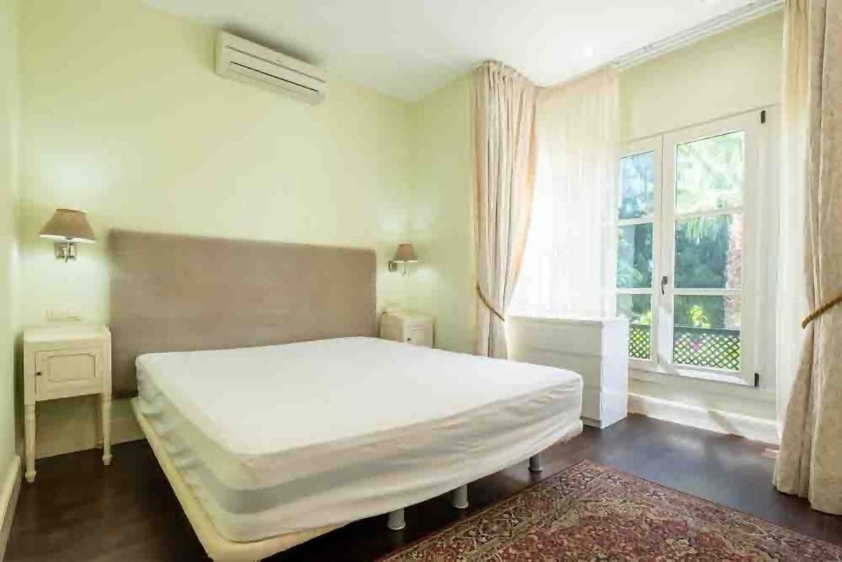 6 Bed Detached Villa in Sotogrande Alto