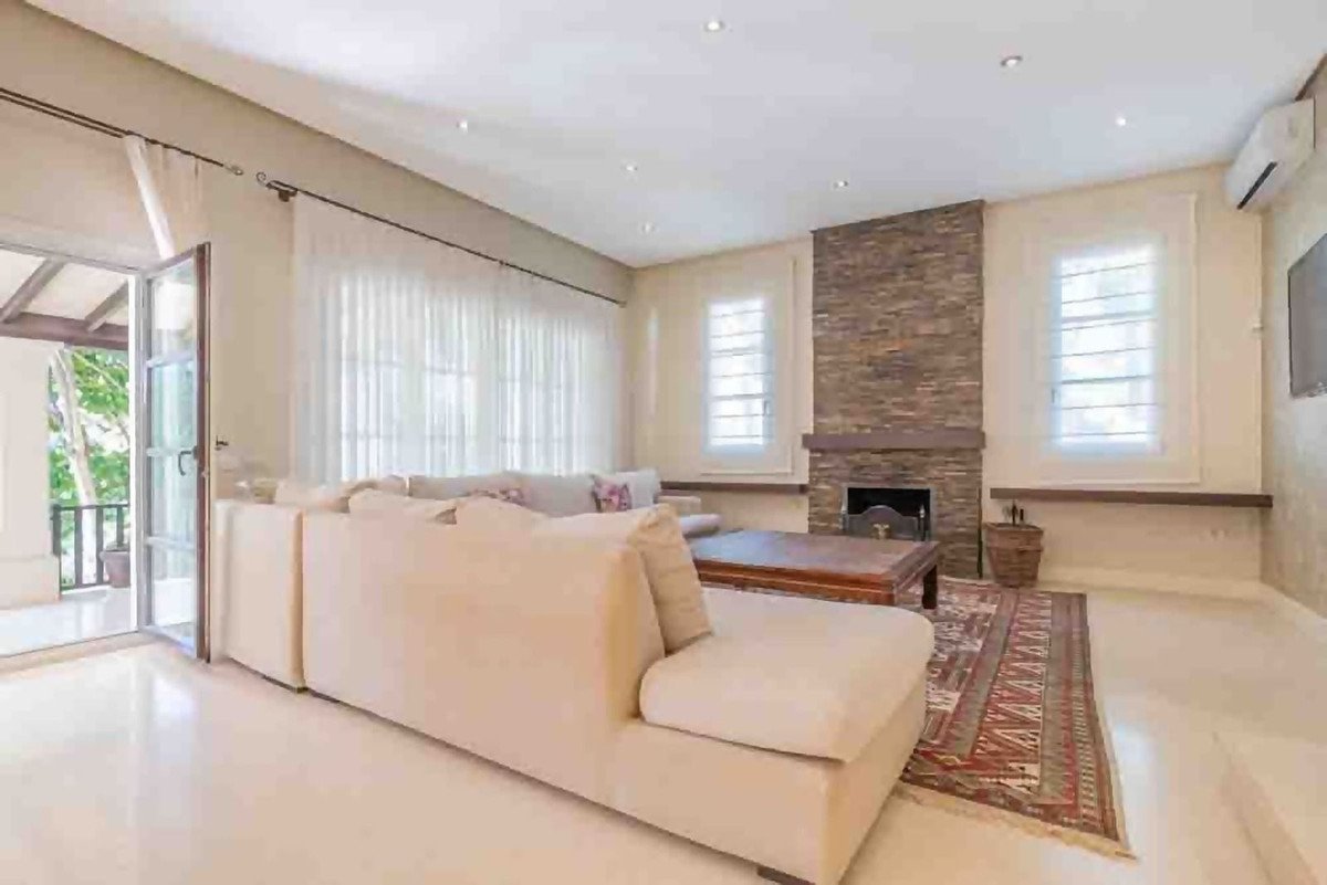 6 Bed Detached Villa in Sotogrande Alto