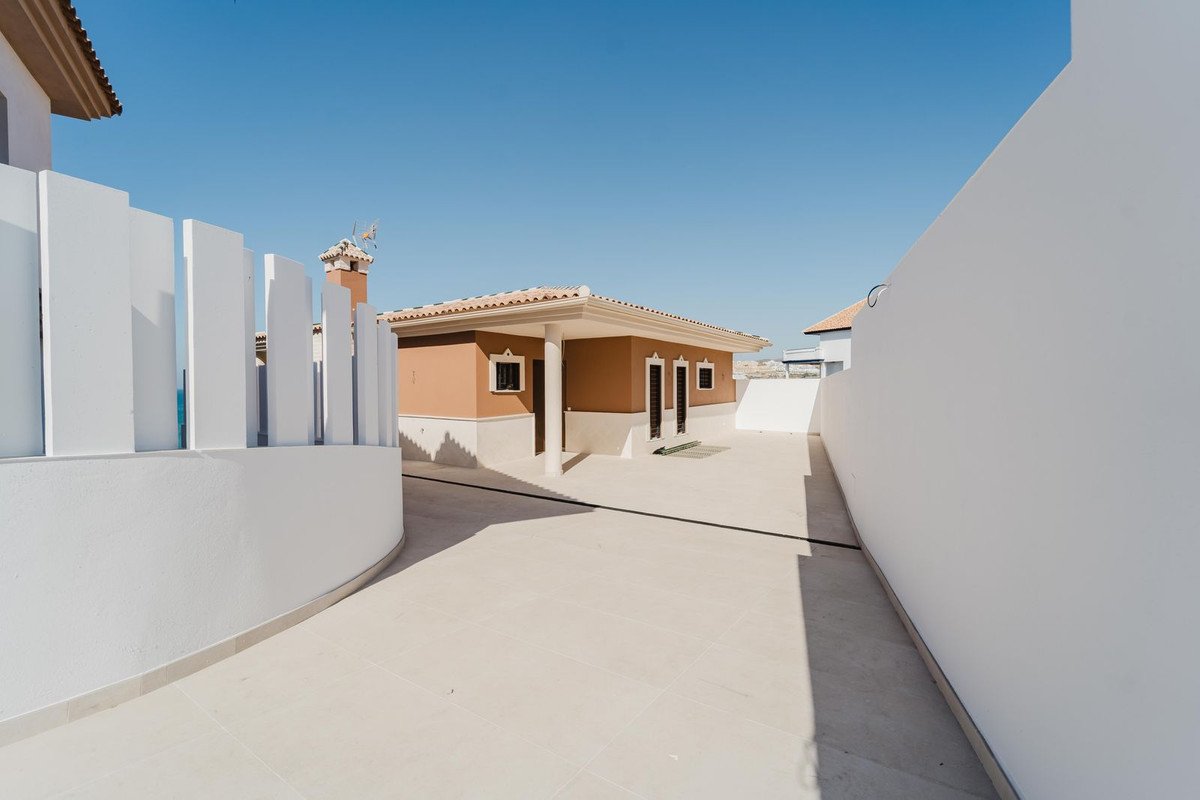 4 Bed Detached Villa in La Cala
