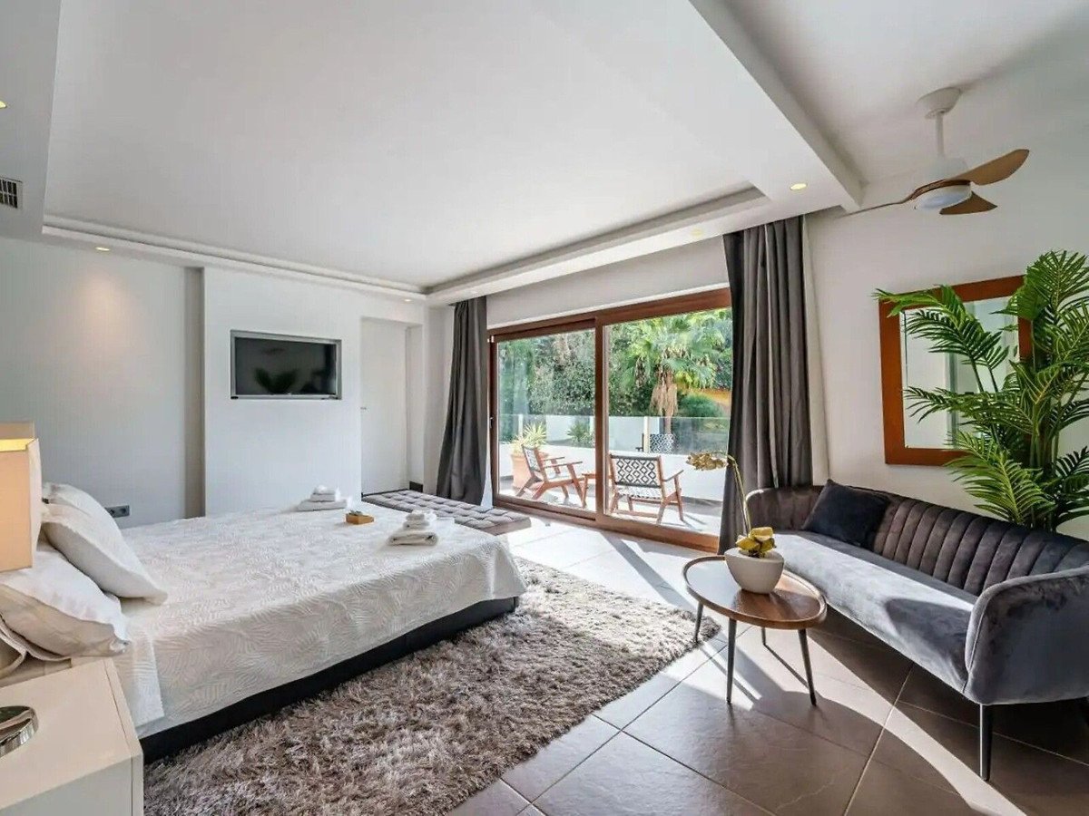 5 Bed Detached Villa in El Rosario