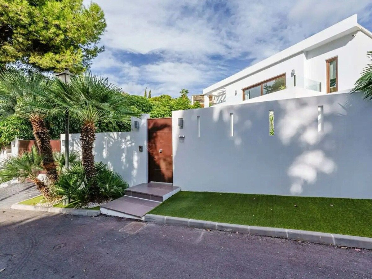 5 Bed Detached Villa in El Rosario