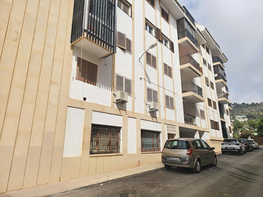 3 Bed Middle Floor Apartment in Javea