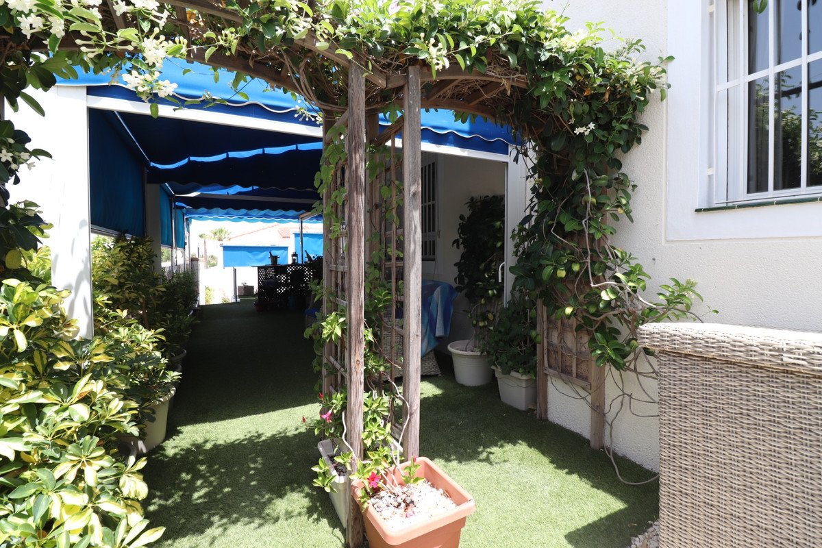 4 Bed Detached Villa in Algorfa