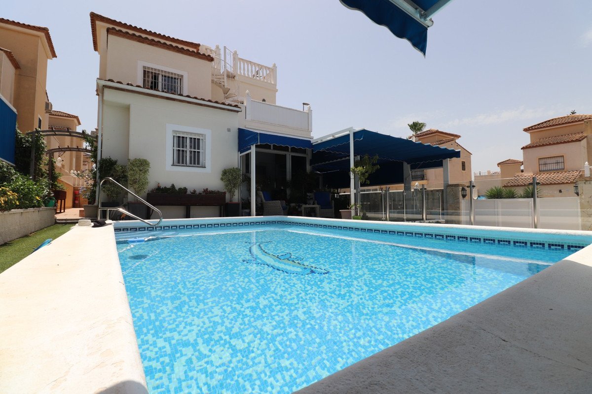 4 Bed Detached Villa in Algorfa