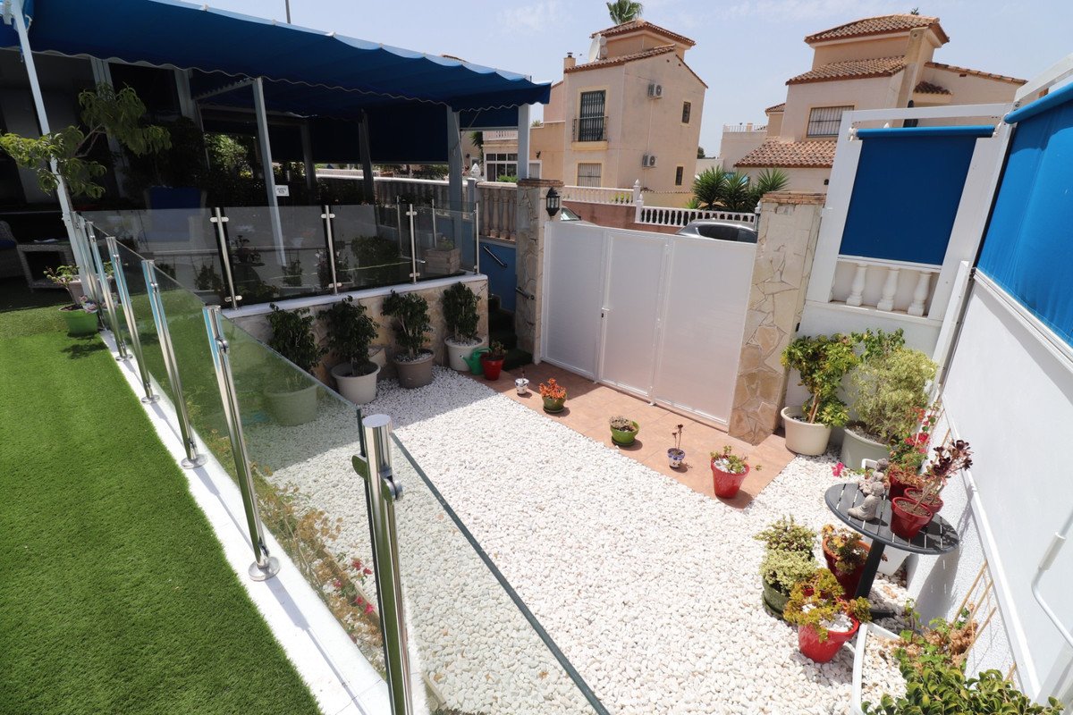4 Bed Detached Villa in Algorfa