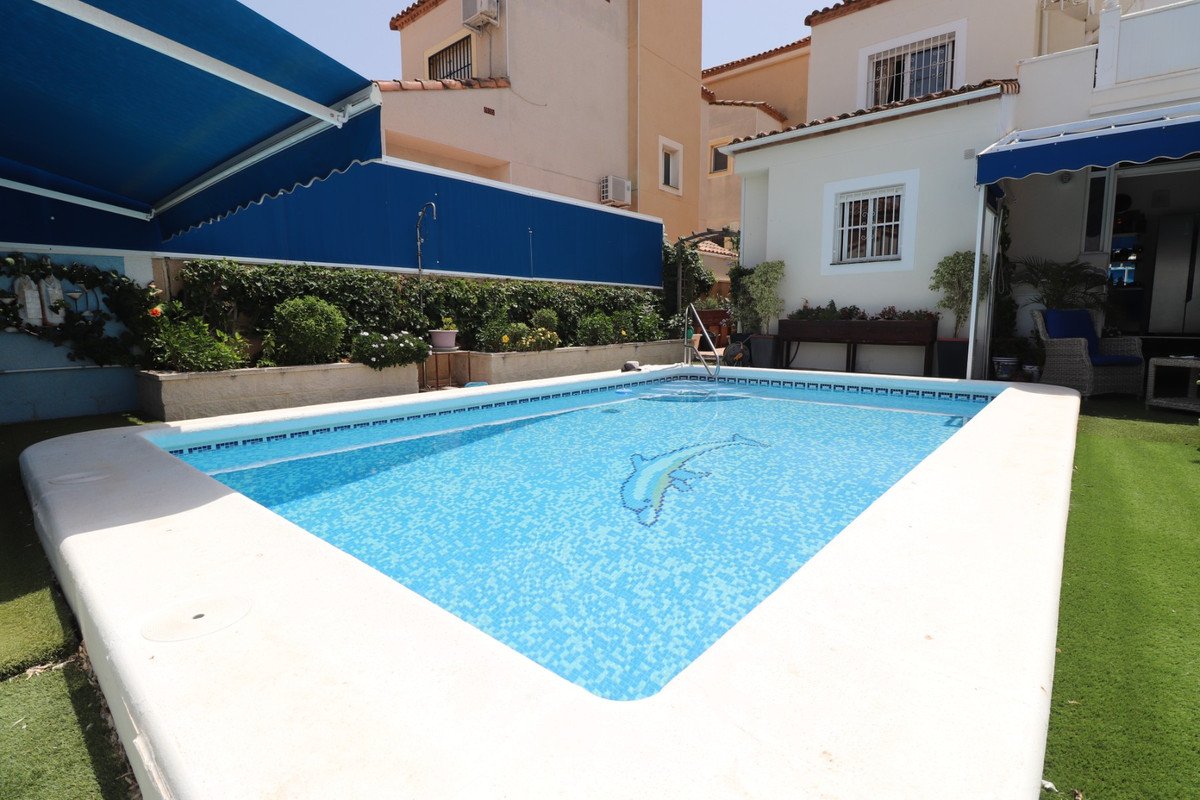 4 Bed Detached Villa in Algorfa