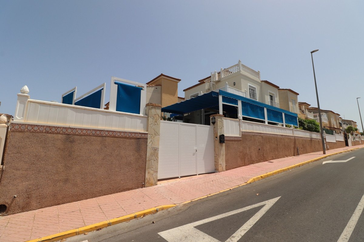 4 Bed Detached Villa in Algorfa