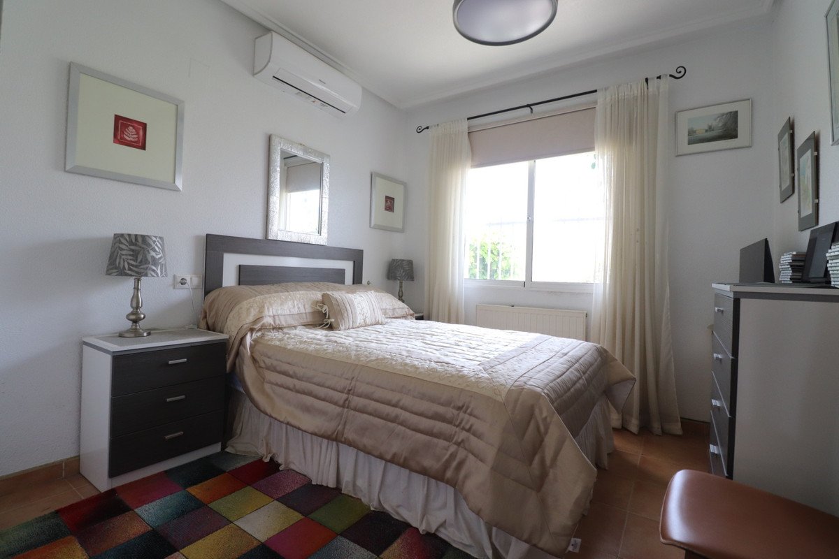 4 Bed Detached Villa in Algorfa