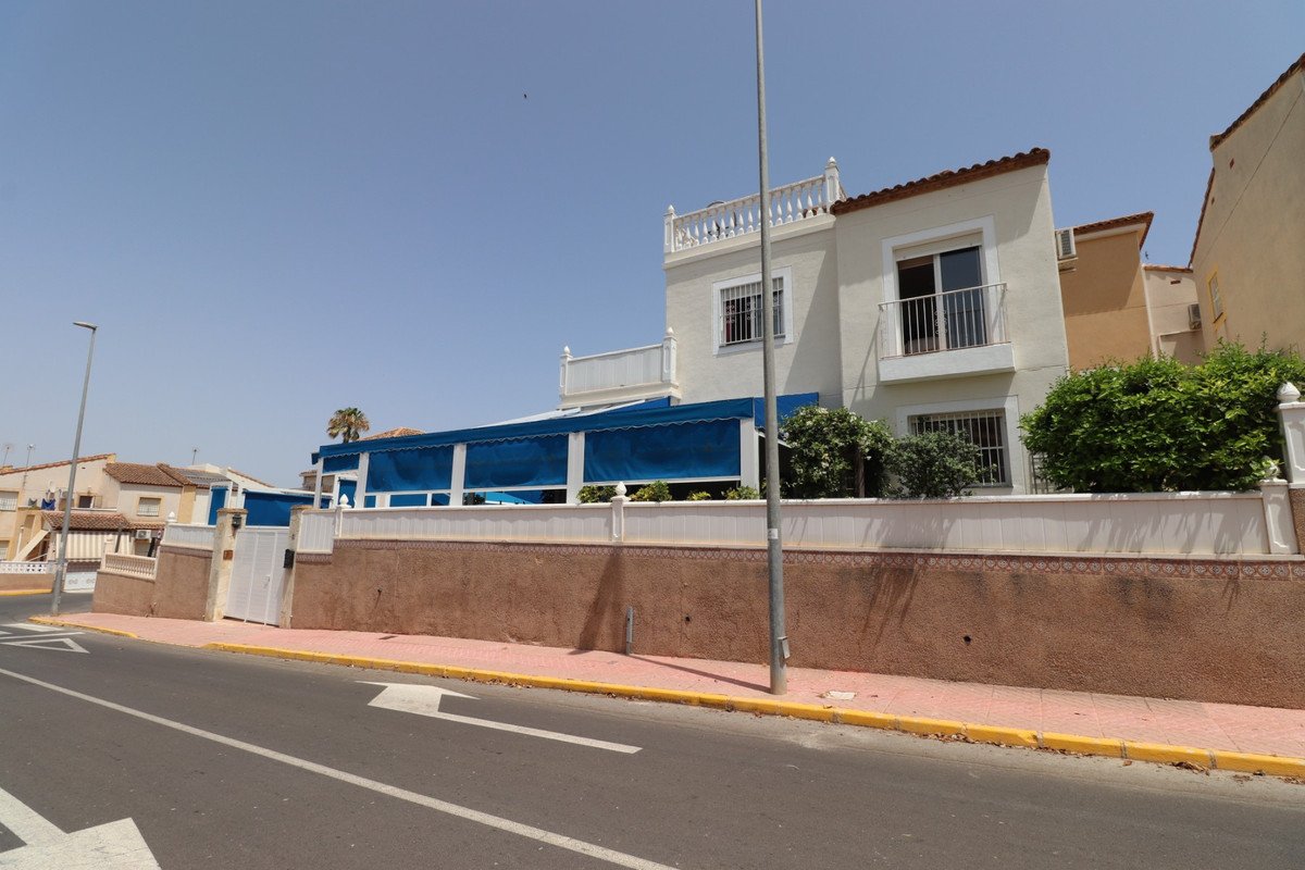 4 Bed Detached Villa in Algorfa