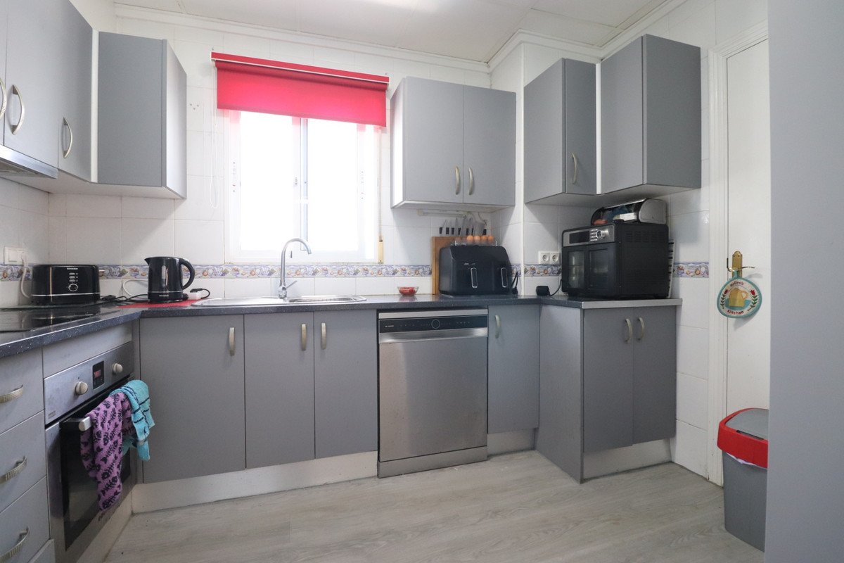 4 Bed Detached Villa in Algorfa