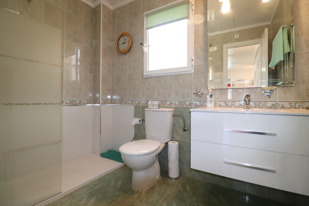 4 Bed Detached Villa in Algorfa