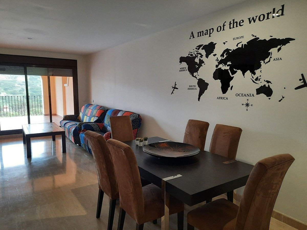 2 Bed Middle Floor Apartment in Estepona
