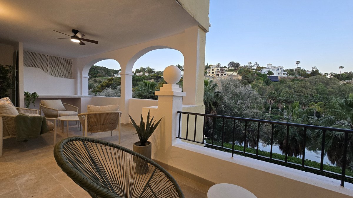 3 Bed Middle Floor Apartment in La Quinta